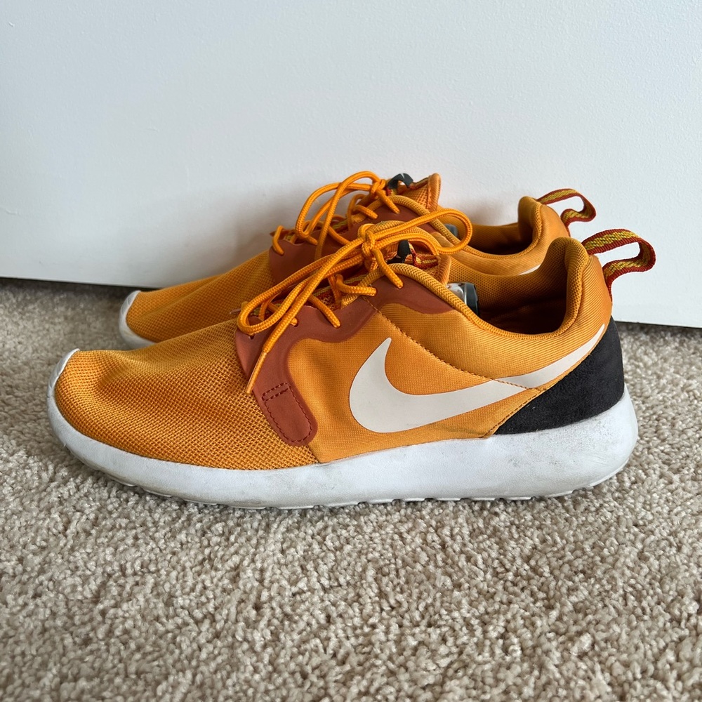 Nike Roshe Run Sneakers Hypefuse Kumquat Size 9